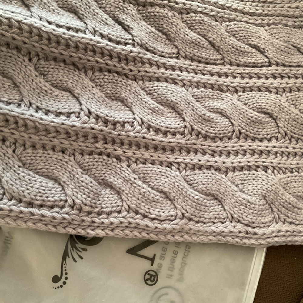 Wonderfully soft Infinity Scarf - Picture 7 of 8